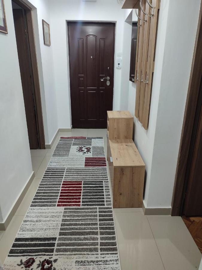 Lovely 1 Bedroom Apartment In City Centre, Sleeps 4 ! Turda Eksteriør bilde