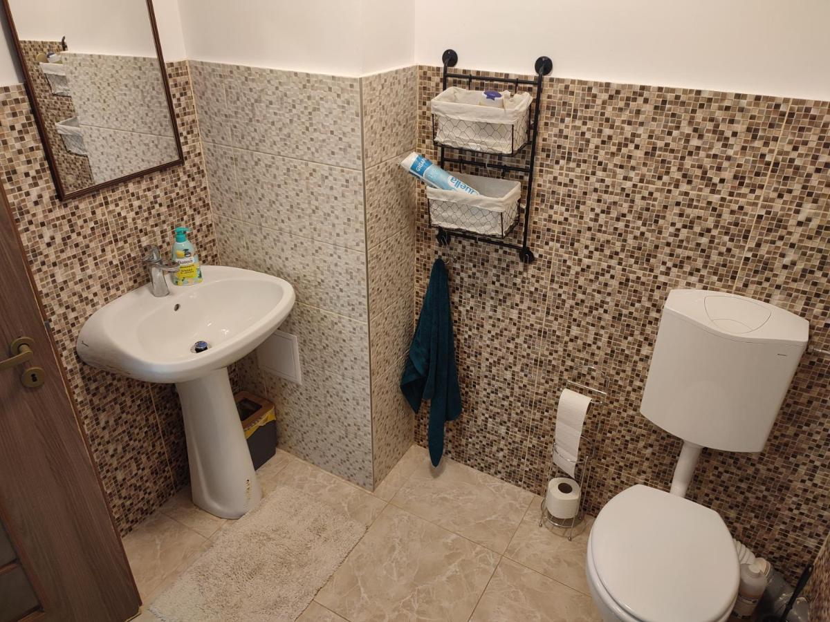 Lovely 1 Bedroom Apartment In City Centre, Sleeps 4 ! Turda Rom bilde